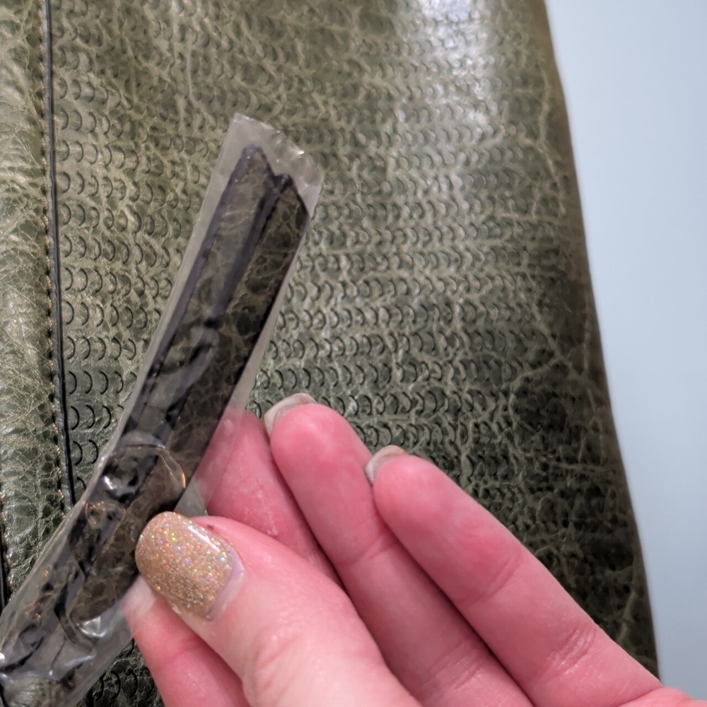 Nwt Alyssa Green Cruelty Free Crossbody Bag - Picture 4 of 12